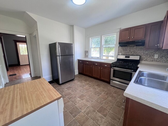 Building Photo - Spacious Four Bedroom Home Full of Character!