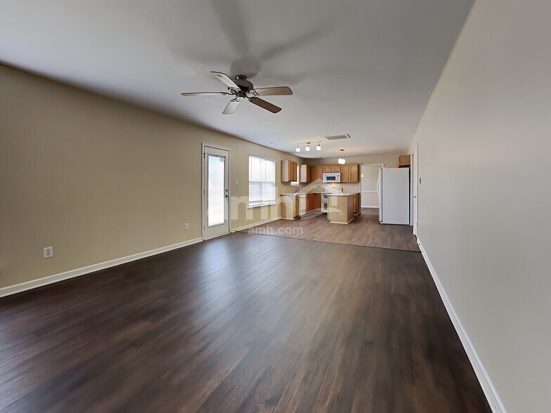 Building Photo - 141 Sawhorse Dr