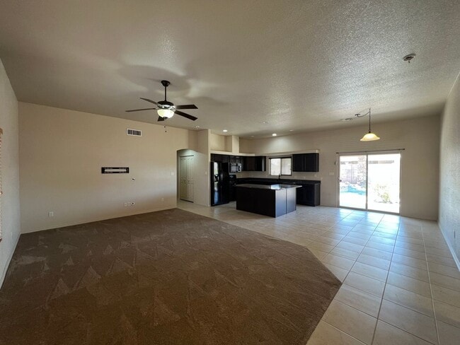 Building Photo - POOL HOME IN ESTRELLA!