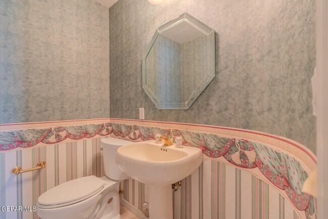 Building Photo - 2066 Paseo Del Prado Dr