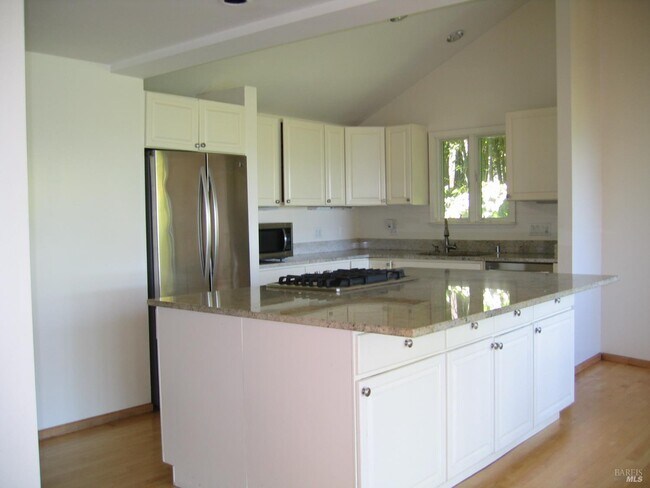 Building Photo - 230 Diviso St