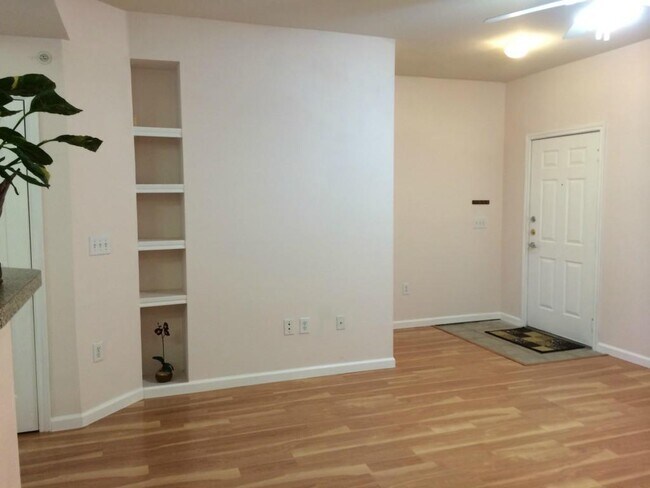 Building Photo - 2320 Gracy Farms Ln