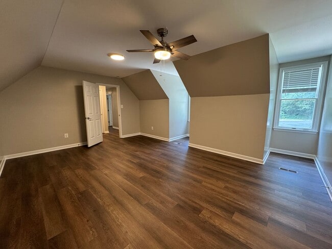 Building Photo - Stunning 4 Bed 3.5 Bath Home With Deck And...