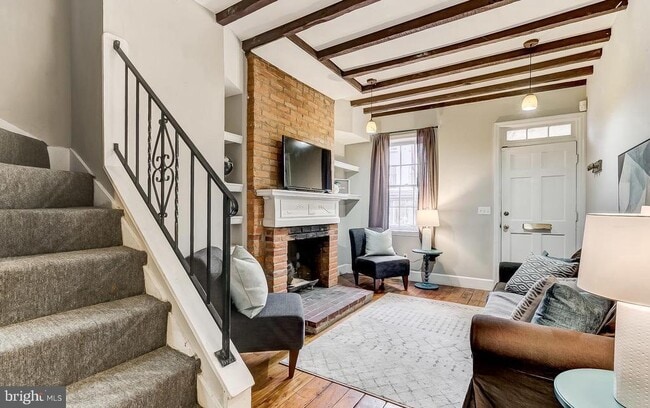 Building Photo - 825 S Charles St