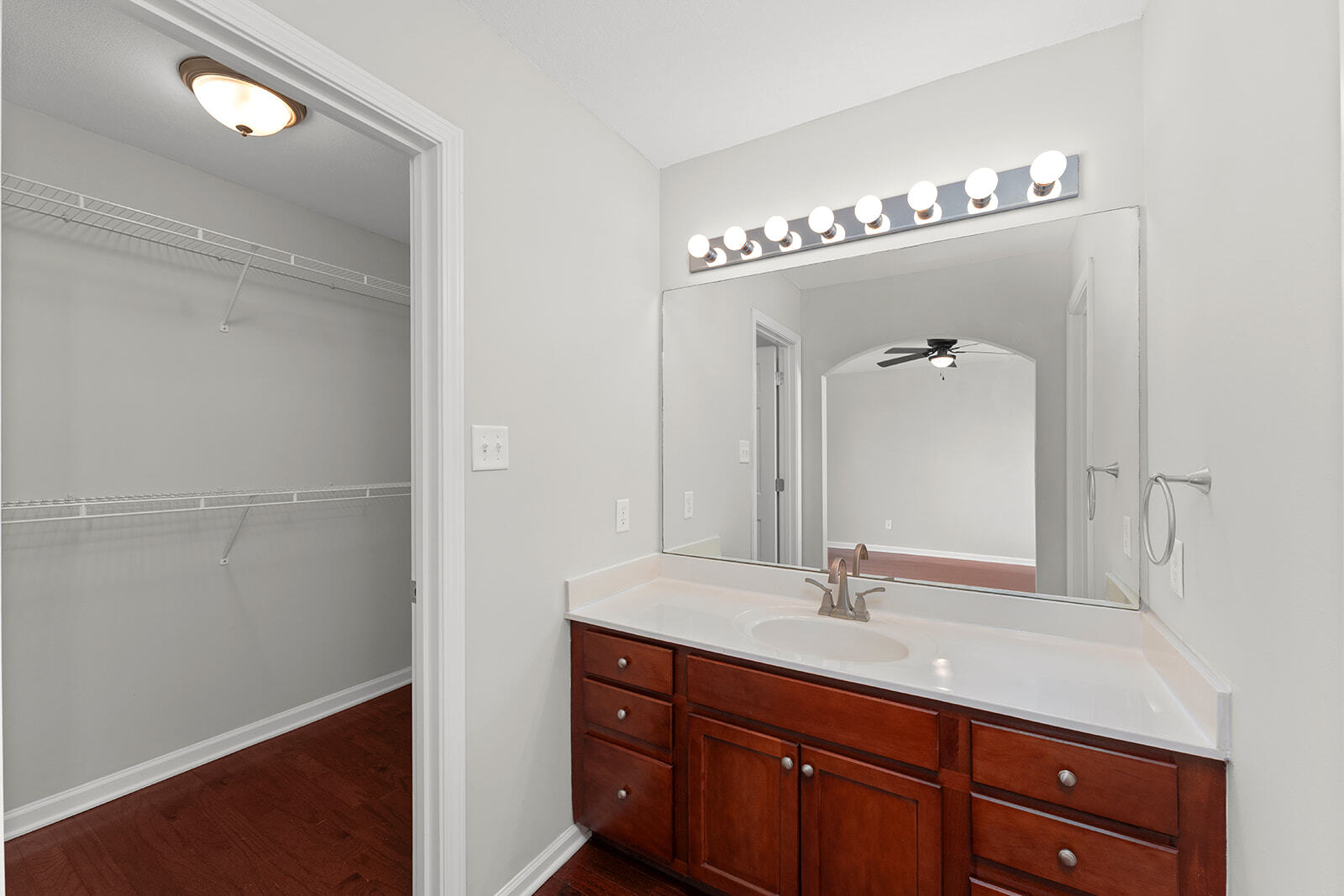 Building Photo - 3504 Oak Villa Way