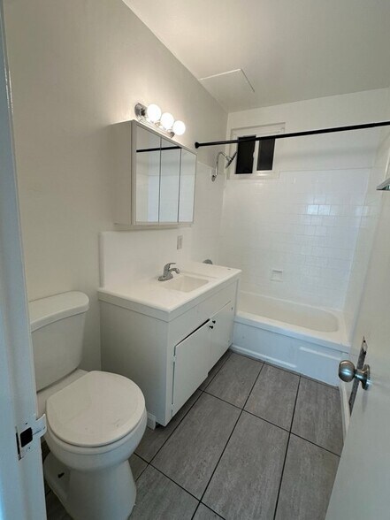 Building Photo - 7555 De Longpre Ave