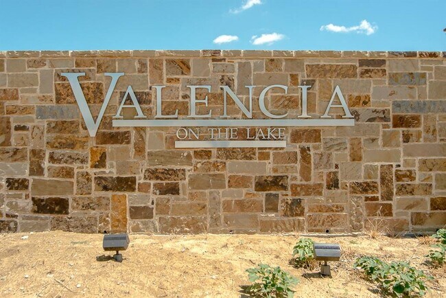 Building Photo - 2037 Almassera Dr