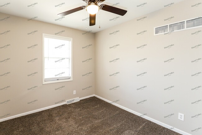 Building Photo - 5617 N Smalley Ave