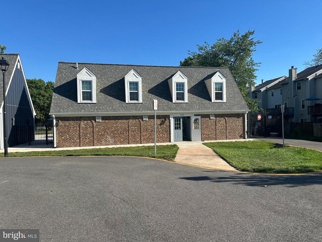 Building Photo - 4002 Summer Hollow Ct