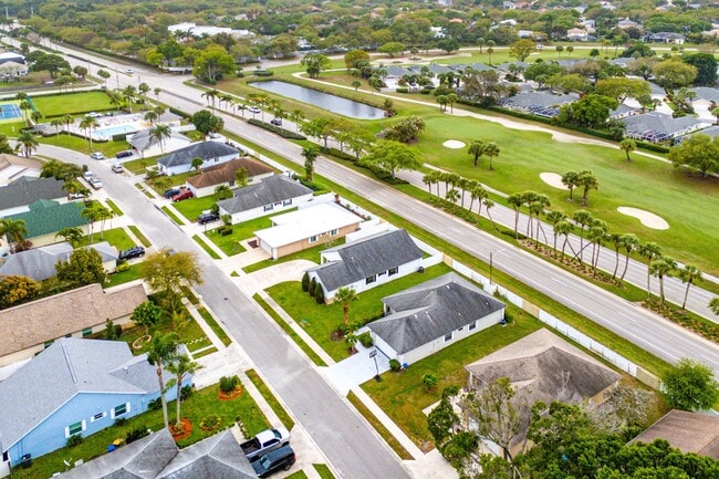 Building Photo - 125 Raintree Trail