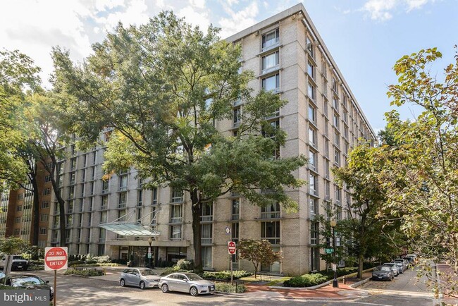 Building Photo - 950 25th St NW