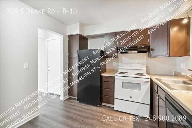 Building Photo - 306 S Drake Rd