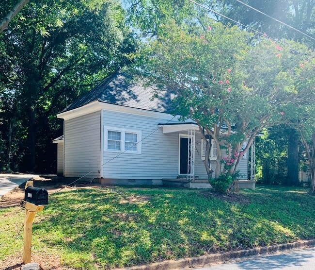 Building Photo - 3/2  Renovated House off West Broad Street!