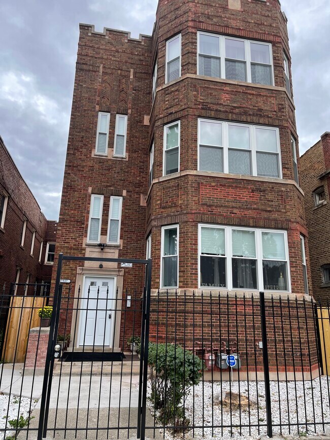 Primary Photo - 7937 S Aberdeen St