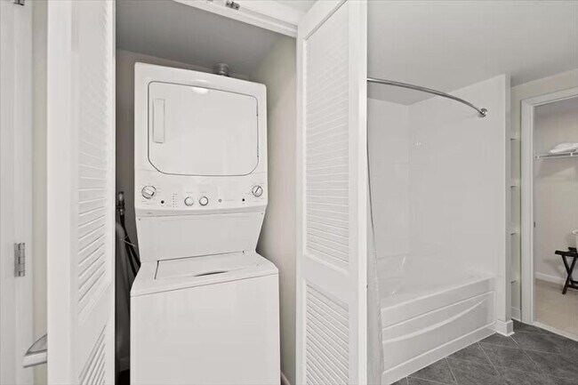 Building Photo - 1405 S Fern St