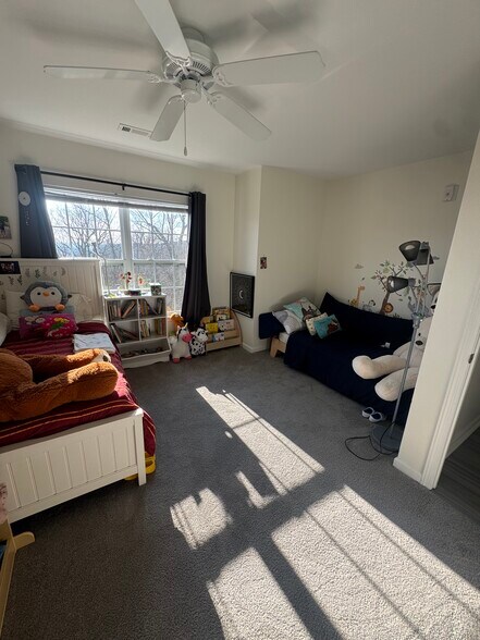 Building Photo - 33202 Town Green Dr