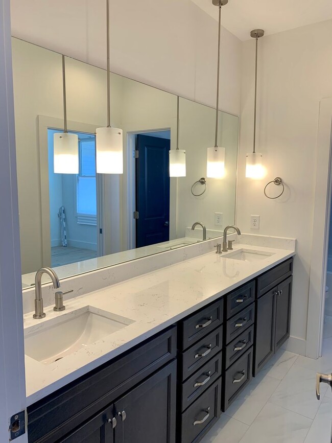 Building Photo - 4 Bed 3.5 Bath in Edgefield Home