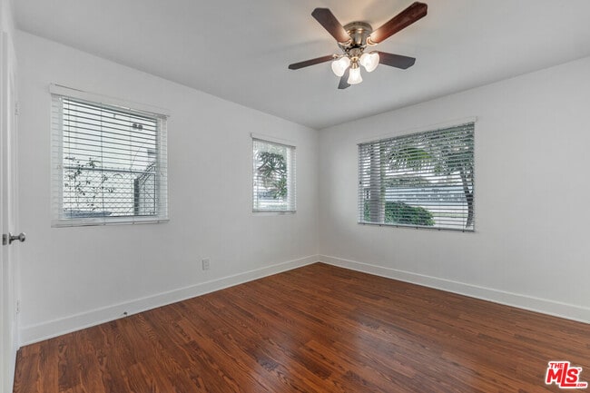 Building Photo - 927 N Edinburgh Ave