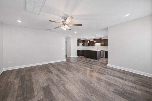 Building Photo - Pet Friendly Three Bedroom!