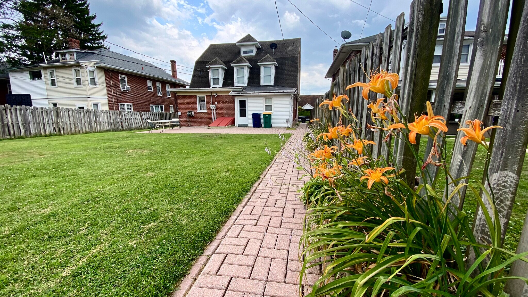 Yard - 2223 Noble St