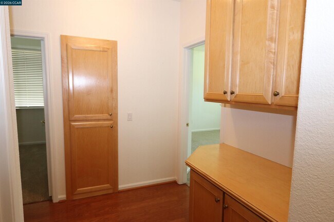 Building Photo - 567 Quindell Way