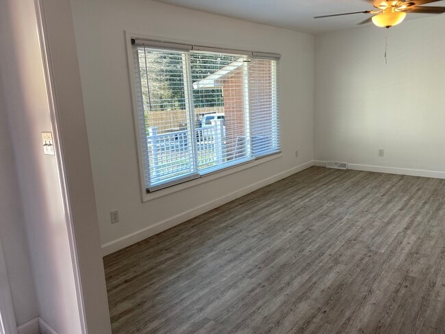 Building Photo - 1738 Woodleaf Ln