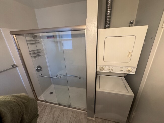 Building Photo - Sunnyvale 1BR with In-Unit Laundry, Attached Garage & Utilities Included – Prime Location