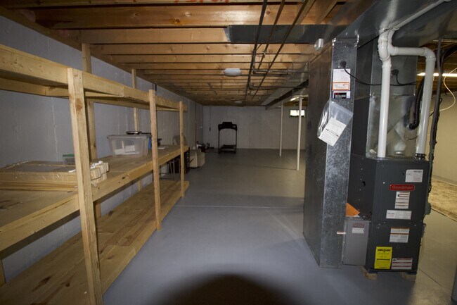 Building Photo - 2812 Stonebridge Dr
