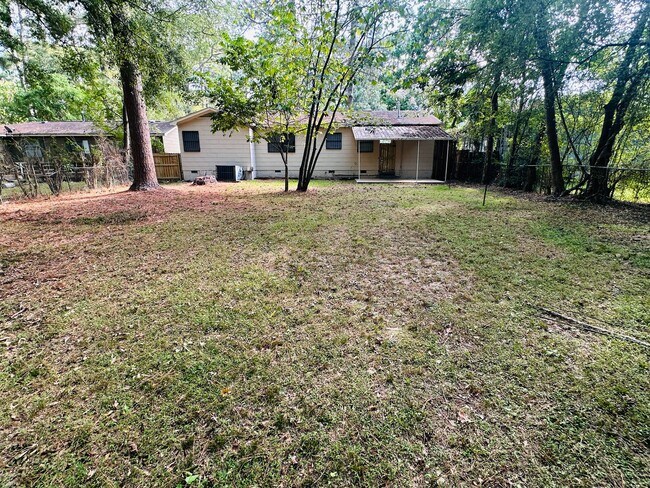 Building Photo - 722 Myrtlewood Dr