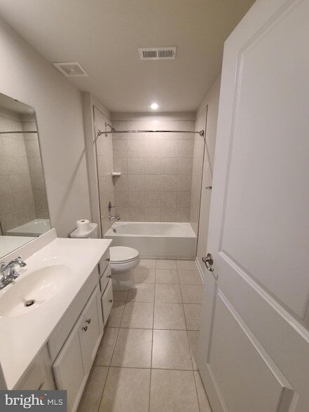 Building Photo - 1006 Valley Run Dr