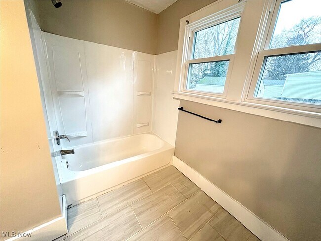 Building Photo - 1174 Tampa Ave