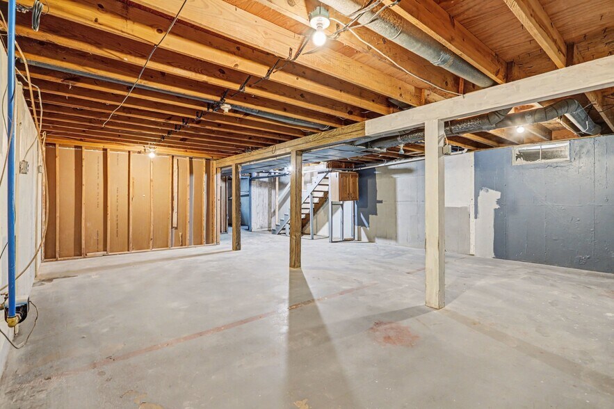 Building Photo - 205 E Murray Ave