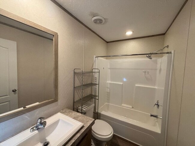 Building Photo - 8907 Deerwood Dr