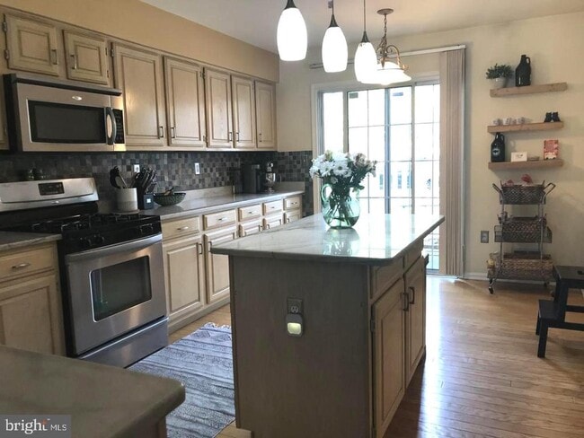 Building Photo - 301 Deer Run Ct