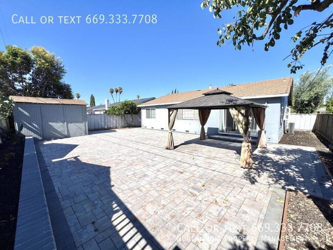 Building Photo - 3197 Bourgeois Way