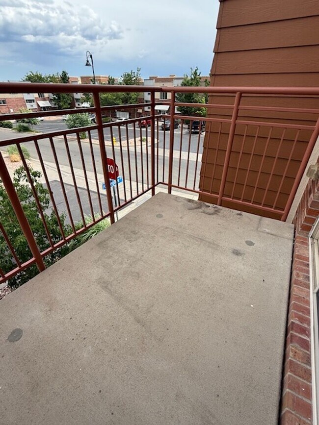 Building Photo - 3 Bed End Unit Townhome near Old Town Arvada