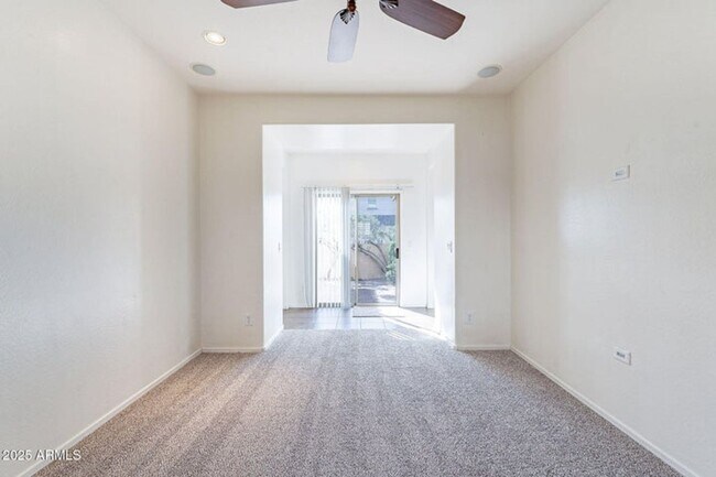 Building Photo - Lifestyle and convenience all in one!