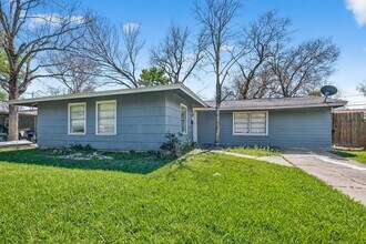 Building Photo - Spacious 4-Bed, 2-Bath Convenient South Houston Home Near Medical Center & City Access