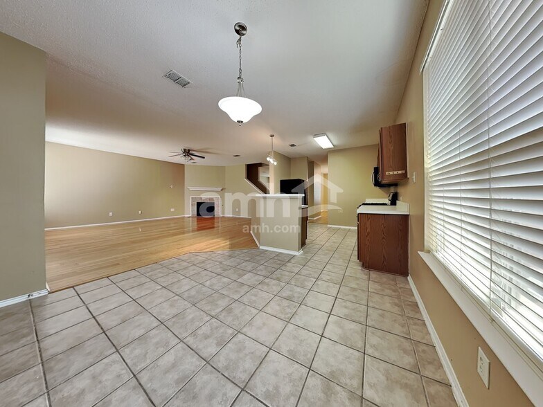 Building Photo - 2821 Bentridge Dr