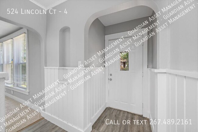 Building Photo - New renovation available to tour now!