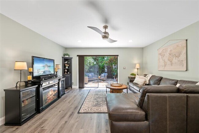 Building Photo - 3020 S Oakland Forest Dr