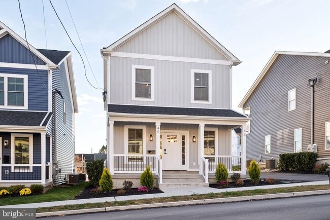 Building Photo - 40 Evergreen Ln