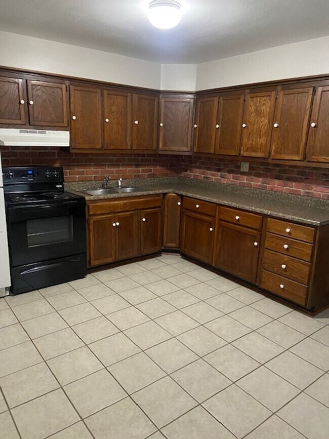Building Photo - 1328 Bingham Dr