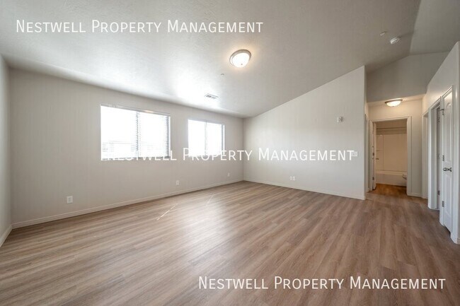 Building Photo - 999 Village River Ln