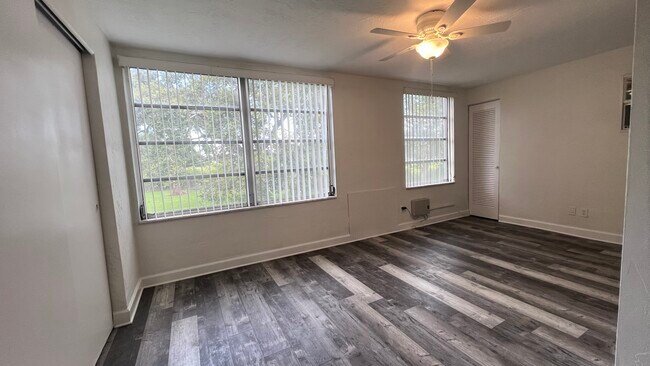 Building Photo - 2462 Brazilia Dr