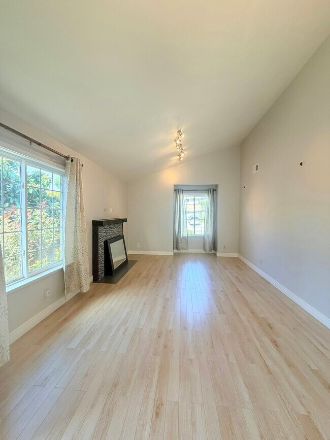 Building Photo - 66 Snyder Way
