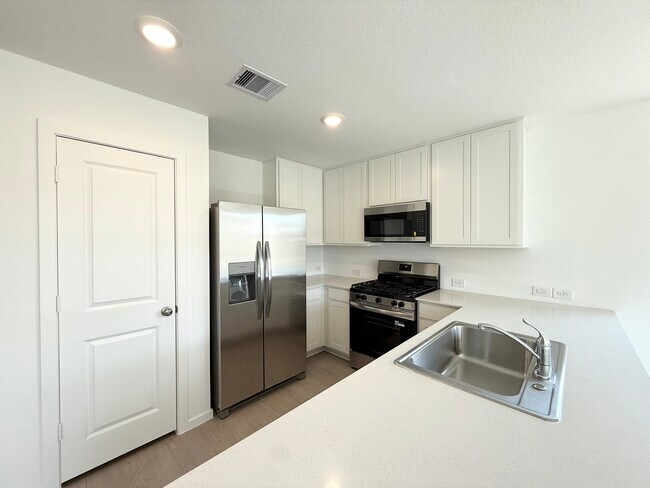 Building Photo - 28907 Bison Haven Dr