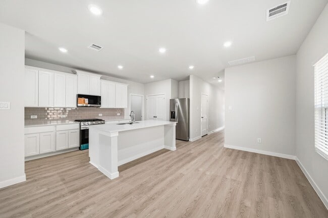 Building Photo - 7749 Bergamot Cir