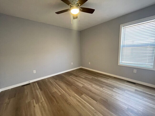 Building Photo - Never Occupied - Brand New 2 bedroom 2 bath Duplex in Kimberling City, MO - Ask us about Move In ...