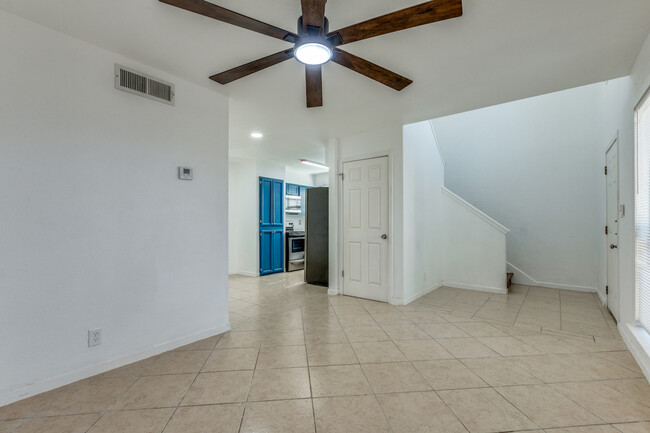 Building Photo - 10575 Starcrest Dr